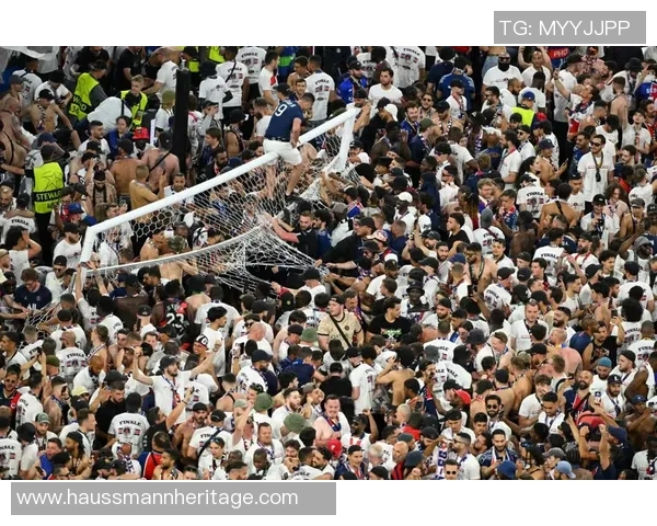 欧冠门票系统瘫痪数万球迷排队奋战12小时抢购心仪门票