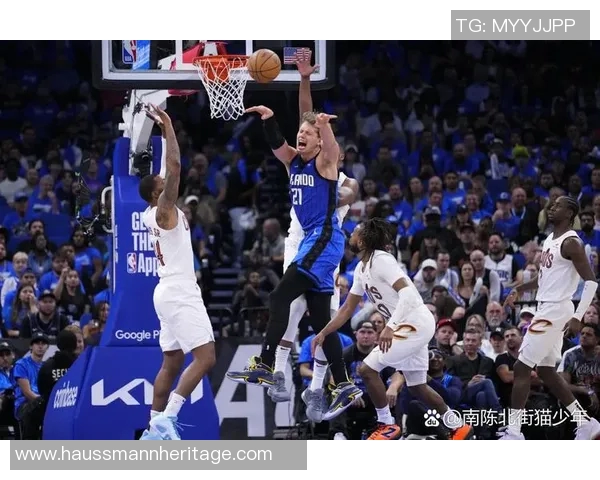 黄蜂与独行侠激战正酣球迷期待精彩对决与逆转时刻