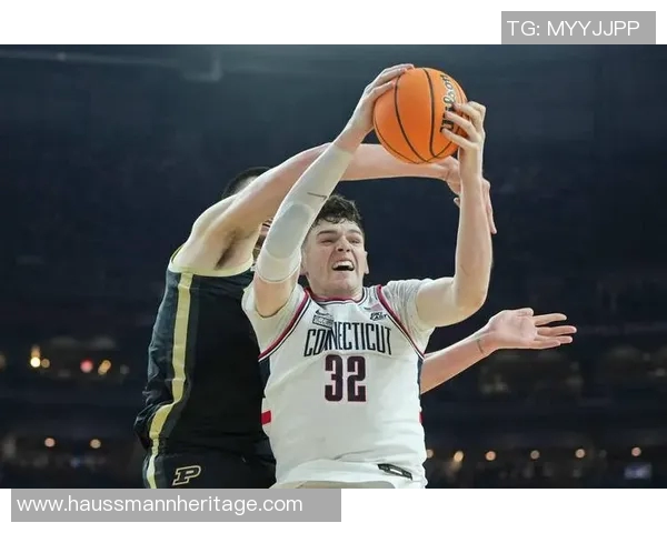 黄蜂与开拓者精彩对决图集回顾展现赛场激烈瞬间与球员风采 黄蜂与开拓者精彩对决图集回顾展现赛场激烈瞬间与球员风采